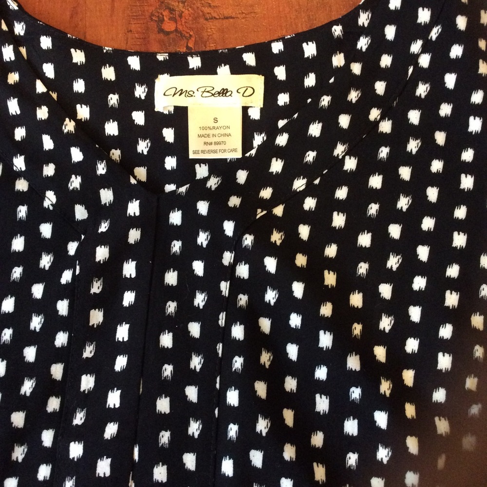 Ladies top - Picture 3 of 3